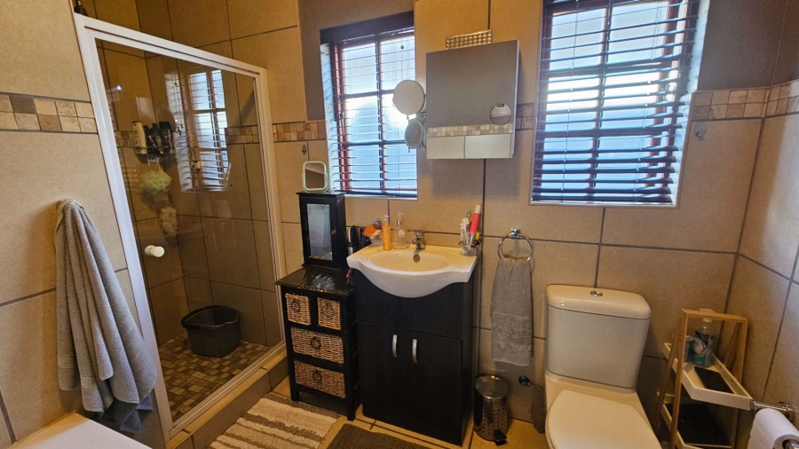 3 Bedroom Property for Sale in Meerhof North West